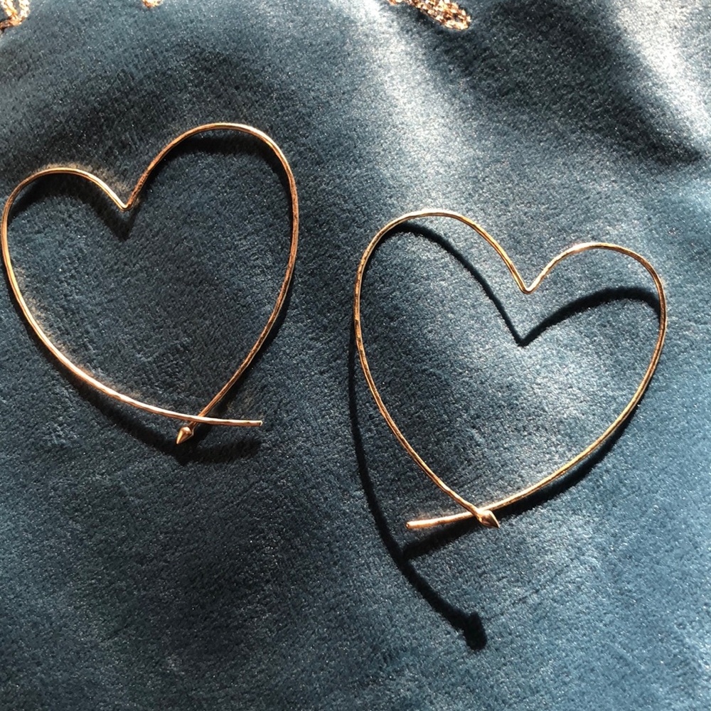 Stella & Dot wired heart earring in Gold